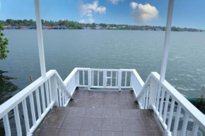QUILON LAKE INN